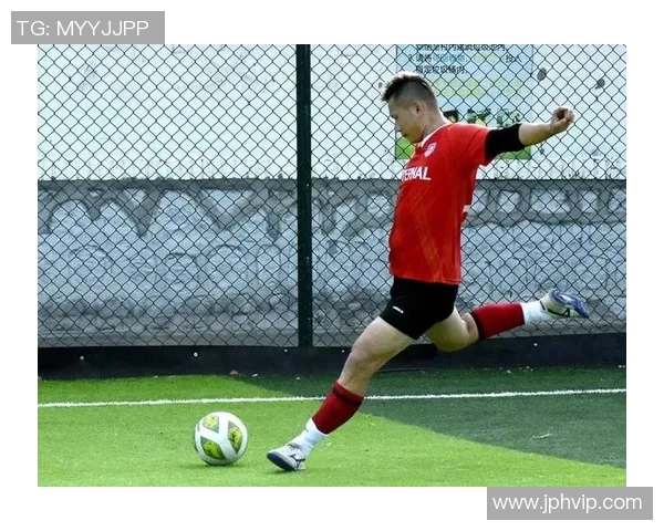 足球明星风采尽显球场上的英雄与他们的精彩瞬间